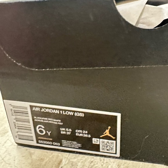 Air Jordan 1 Low(GS) - Picture 4 of 4